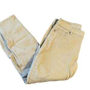 3/25🙂 Signature Fit ankle jeans. Washed but never worn. Sz 10